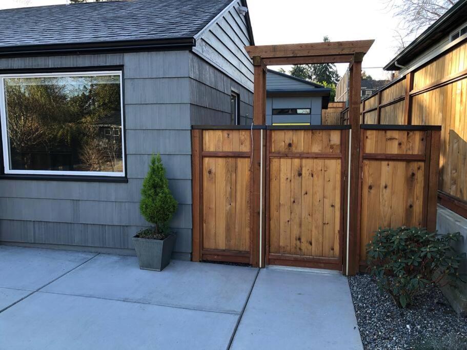 Cozy Crown Hill Carkeek Cottage W/3 Beds, Full Kitchen & Backyard In North Seattle Exteriér fotografie