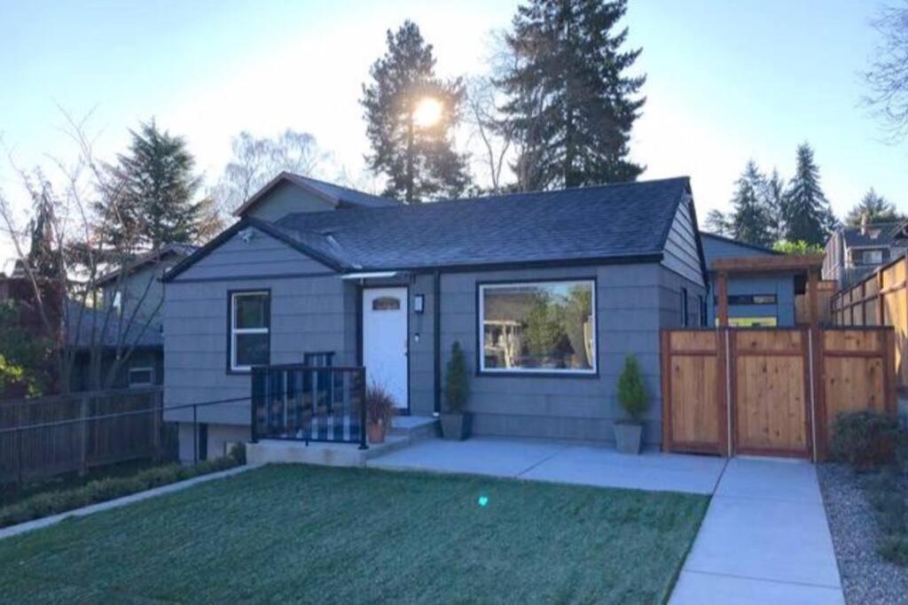 Cozy Crown Hill Carkeek Cottage W/3 Beds, Full Kitchen & Backyard In North Seattle Exteriér fotografie