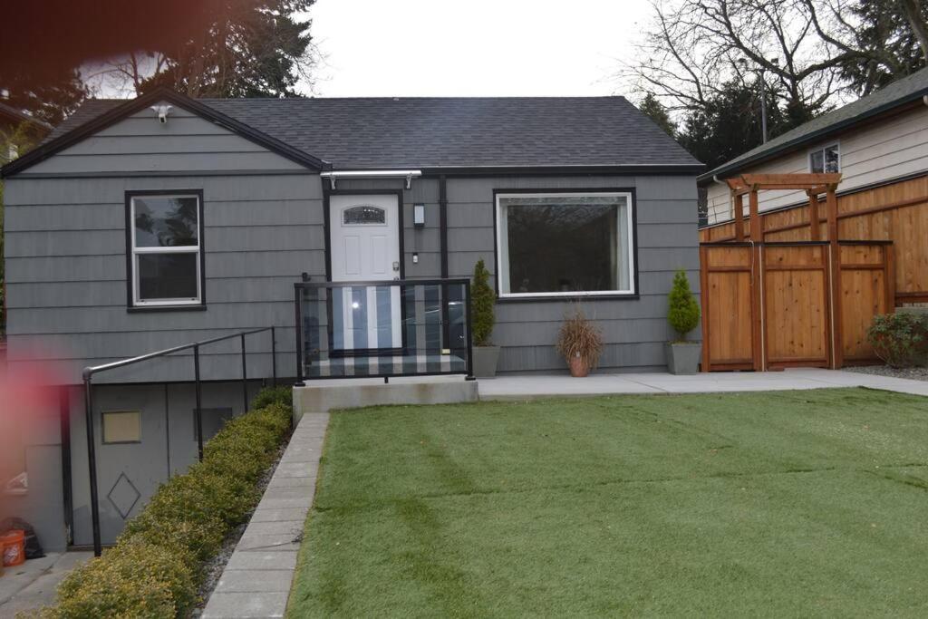 Cozy Crown Hill Carkeek Cottage W/3 Beds, Full Kitchen & Backyard In North Seattle Exteriér fotografie