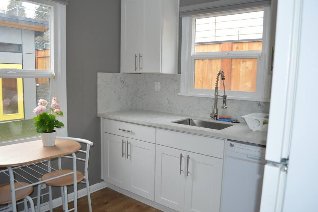 Cozy Crown Hill Carkeek Cottage W/3 Beds, Full Kitchen & Backyard In North Seattle Exteriér fotografie